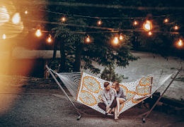 Girlandy ogrodowe - mały trik, który całkowicie odmieni Twój taras i ogród