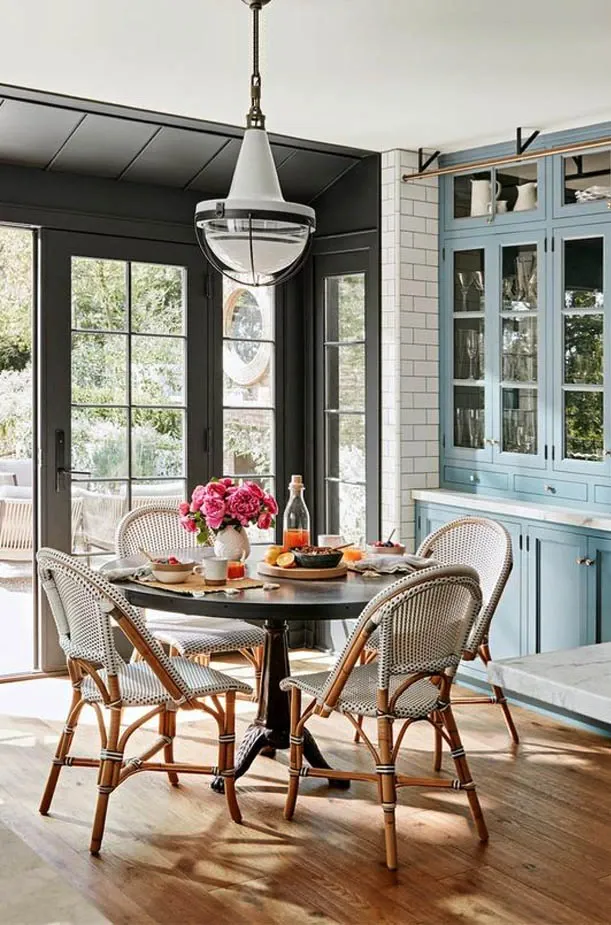 Ratanový nábytok jedáleň kuchyňa