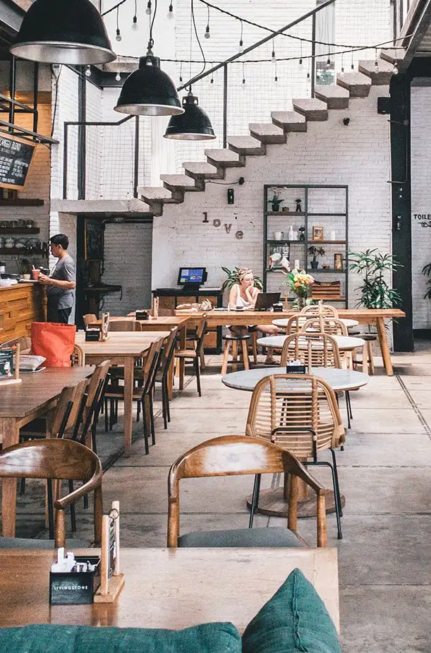 ratan rattan wnętrze restauracja pub