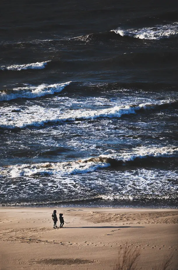 Prechádzka more ľudia Jastrzębia Góra