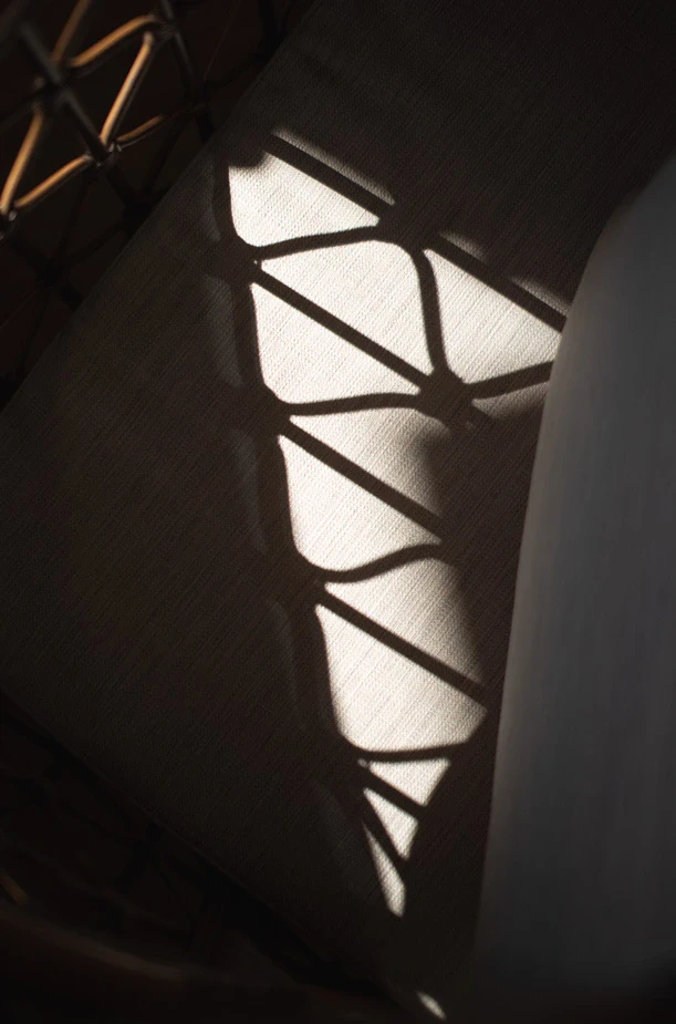 stilvolles Rattansofa in der Wohnung